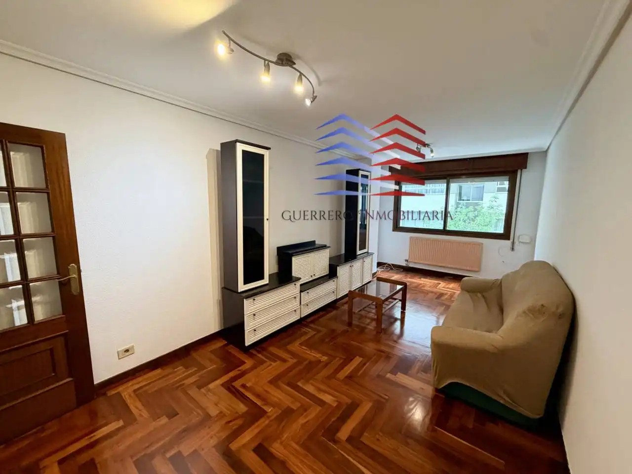 Sala de estar de Piso de alquiler en Vigo  con Calefacción, Parquet y Terraza