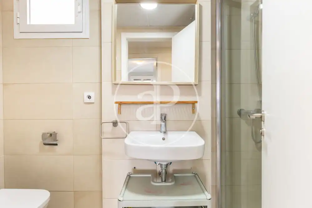 Badezimmer von Dachboden zum Verkauf in Valencia mit Klimaanlage, Heizung und Privatgarten