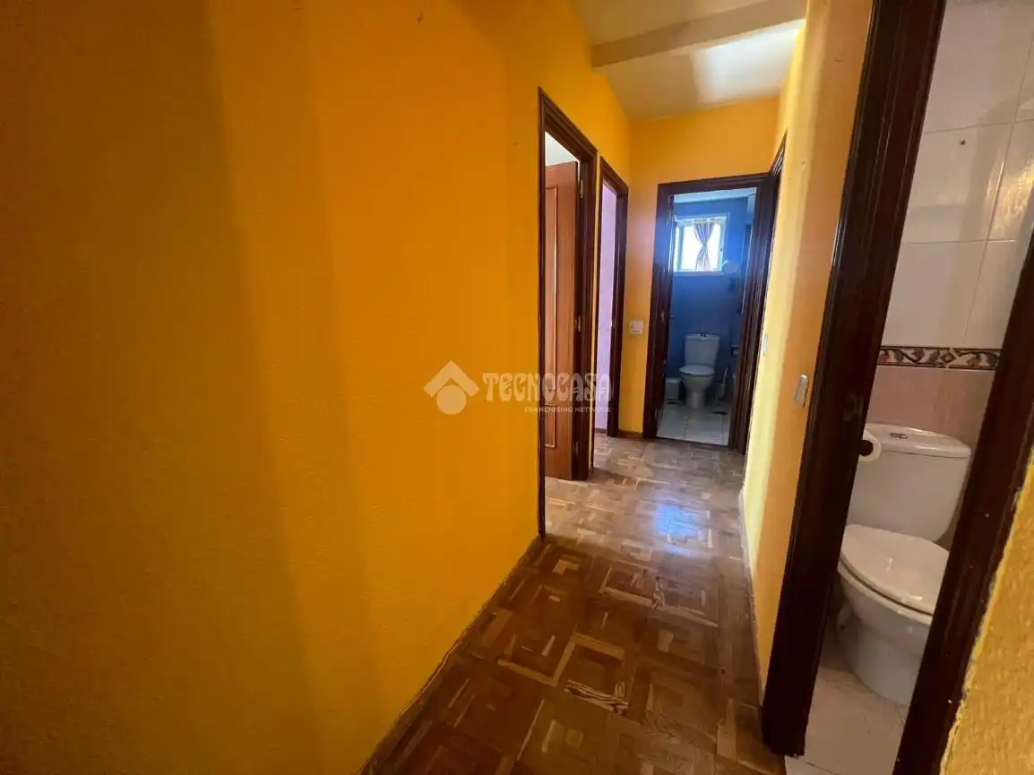 Flat for sale in Madrid  with Air Conditioner, Parquet flooring and Storage room