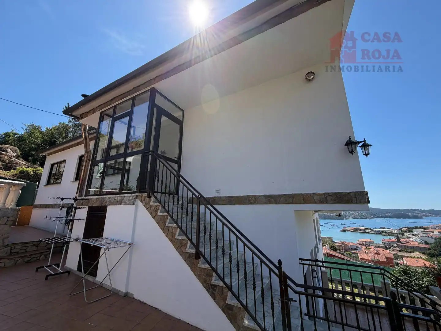 Vista exterior de Casa o xalet en venda en Cangas  amb Calefacció, Terrassa i Moblat