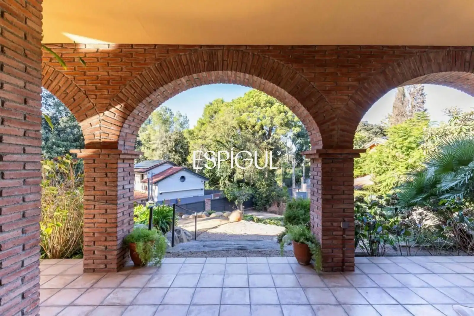 Vista exterior de Casa o chalet de alquiler en Sant Cugat del Vallès con Aire acondicionado, Calefacción y Jardín privado