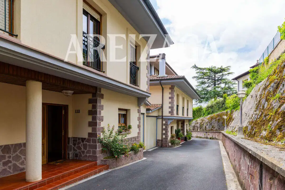 Vista exterior de Casa o chalet en venta en Donostia - San Sebastián  con Calefacción, Terraza y Trastero