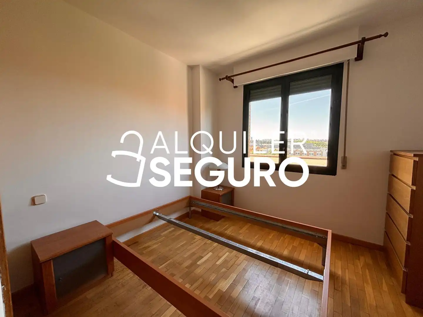 Bedroom of Flat for rent in Madrid  with Air Conditioner and Heating