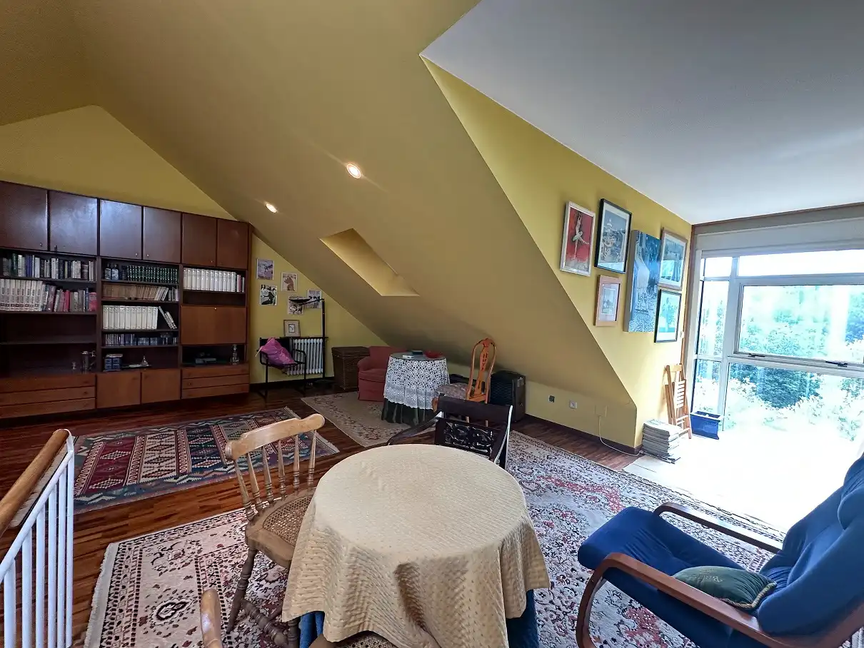 Sala de estar de Casa o chalet en venta en Santiago de Compostela  con Calefacción, Jardín privado y Parquet