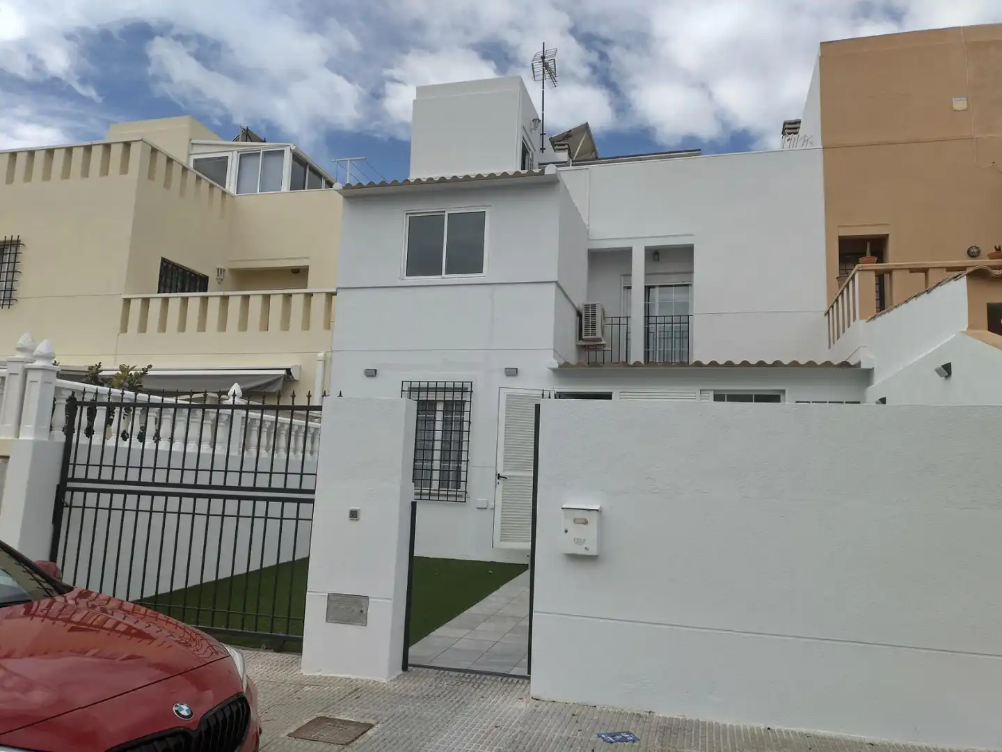 Vista exterior de Casa o chalet en venta en San Pedro del Pinatar con Aire acondicionado, Calefacción y Jardín privado