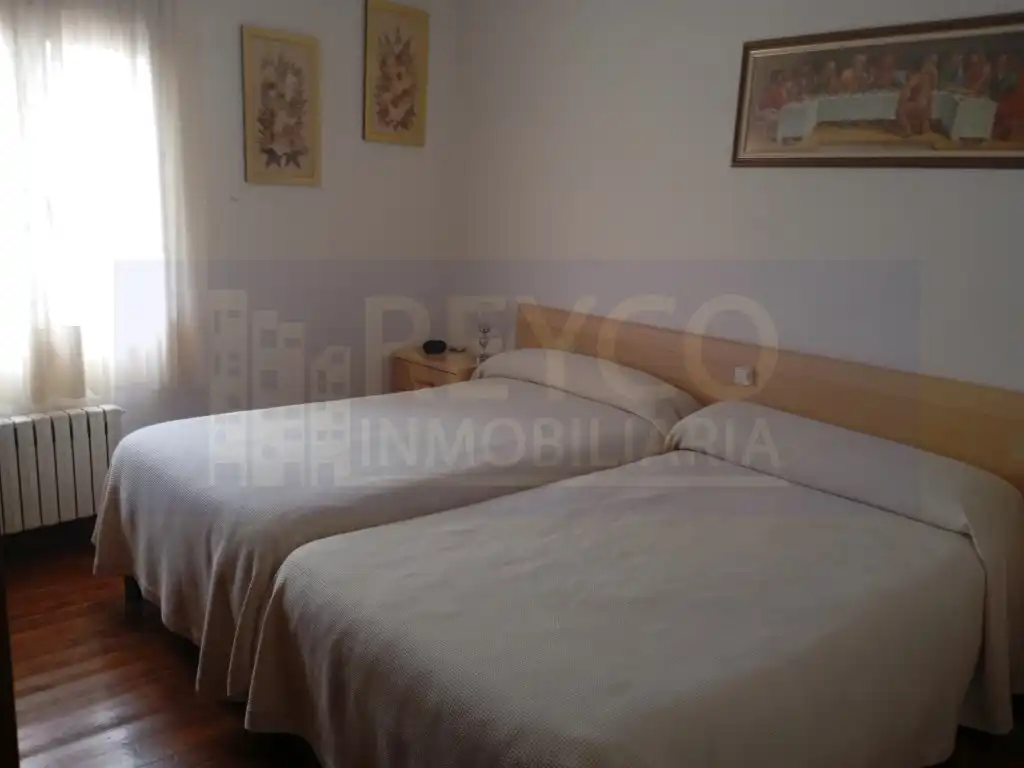 Habitación de Casa o chalet en venta en Estollo