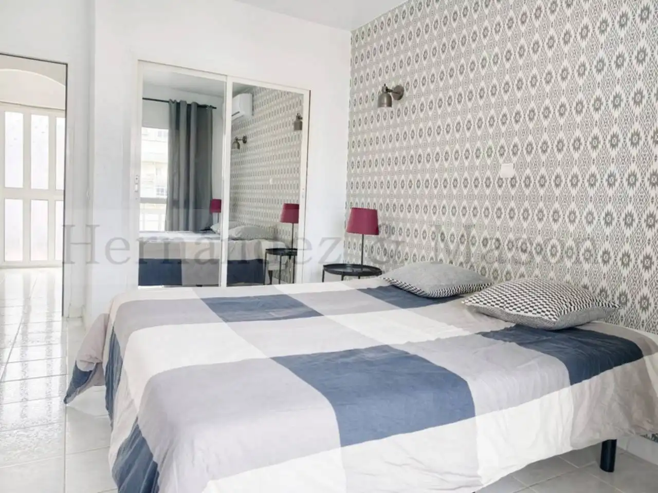 Dormitori de Apartament en venda en Benalmádena amb Aire condicionat, Terrassa i Moblat