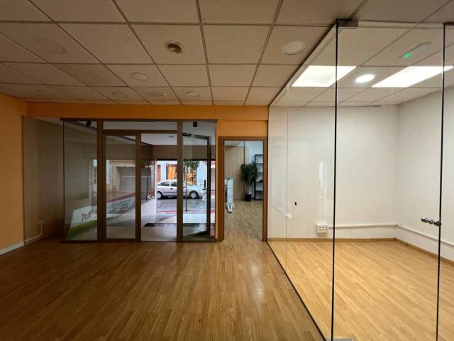 Local comercial en Alquiler en PINTOR VILA PUIG, 4 en Centre