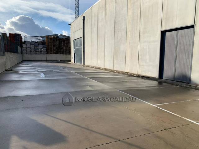 Nave industrial en Alquiler en Villalonquéjar