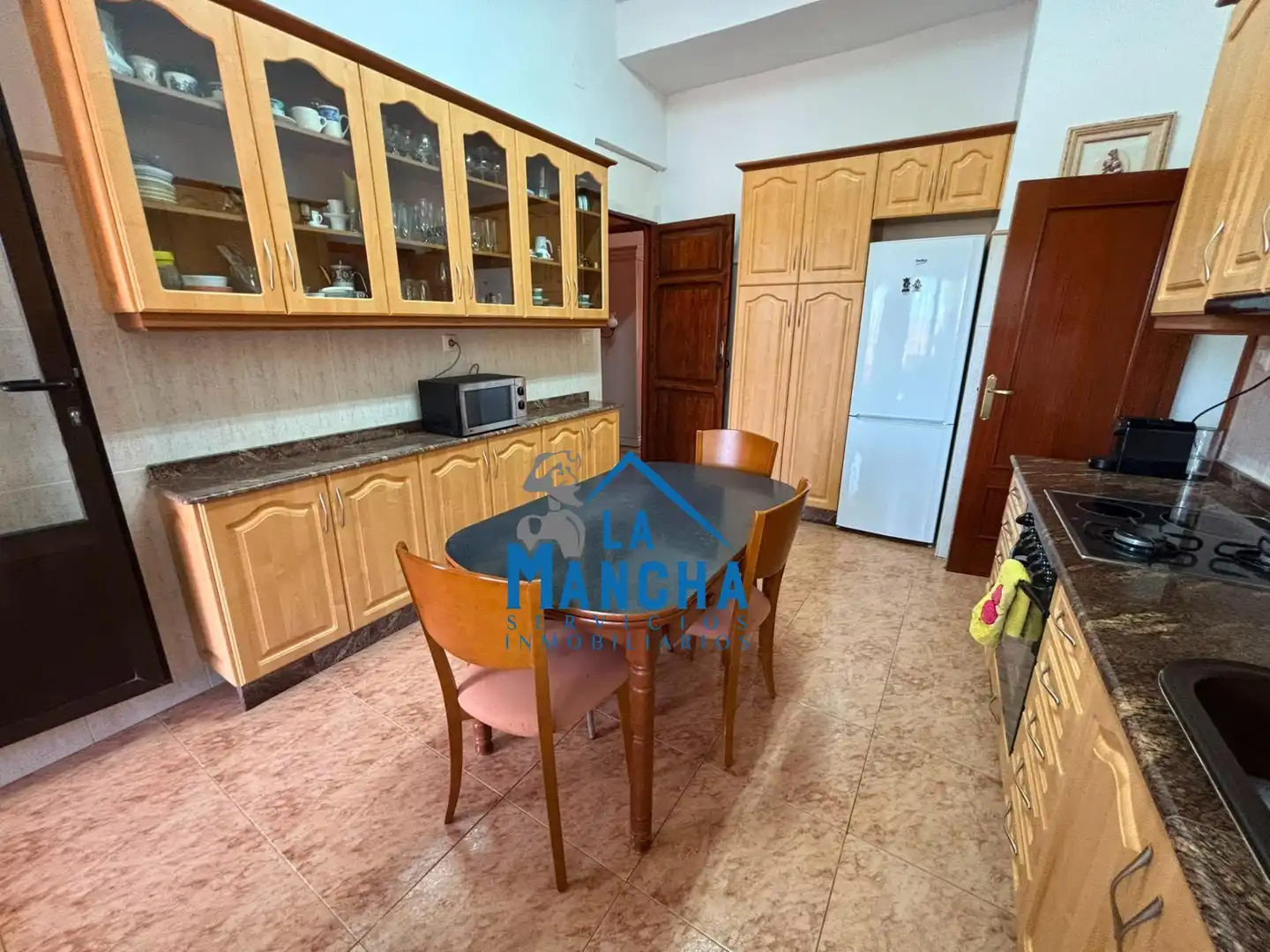 Cocina de Casa o chalet en venta en Hoya-Gonzalo con Calefacción, Jardín privado y Amueblado