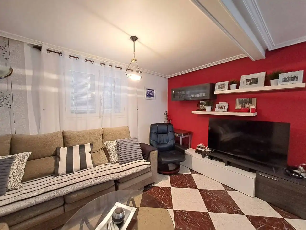 Sala de estar de Casa adosada en venta en Cardeñajimeno con Calefacción y Parquet