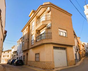 Exterior view of Single-family semi-detached for sale in Villar del Arzobispo  with Air Conditioner, Terrace and Balcony