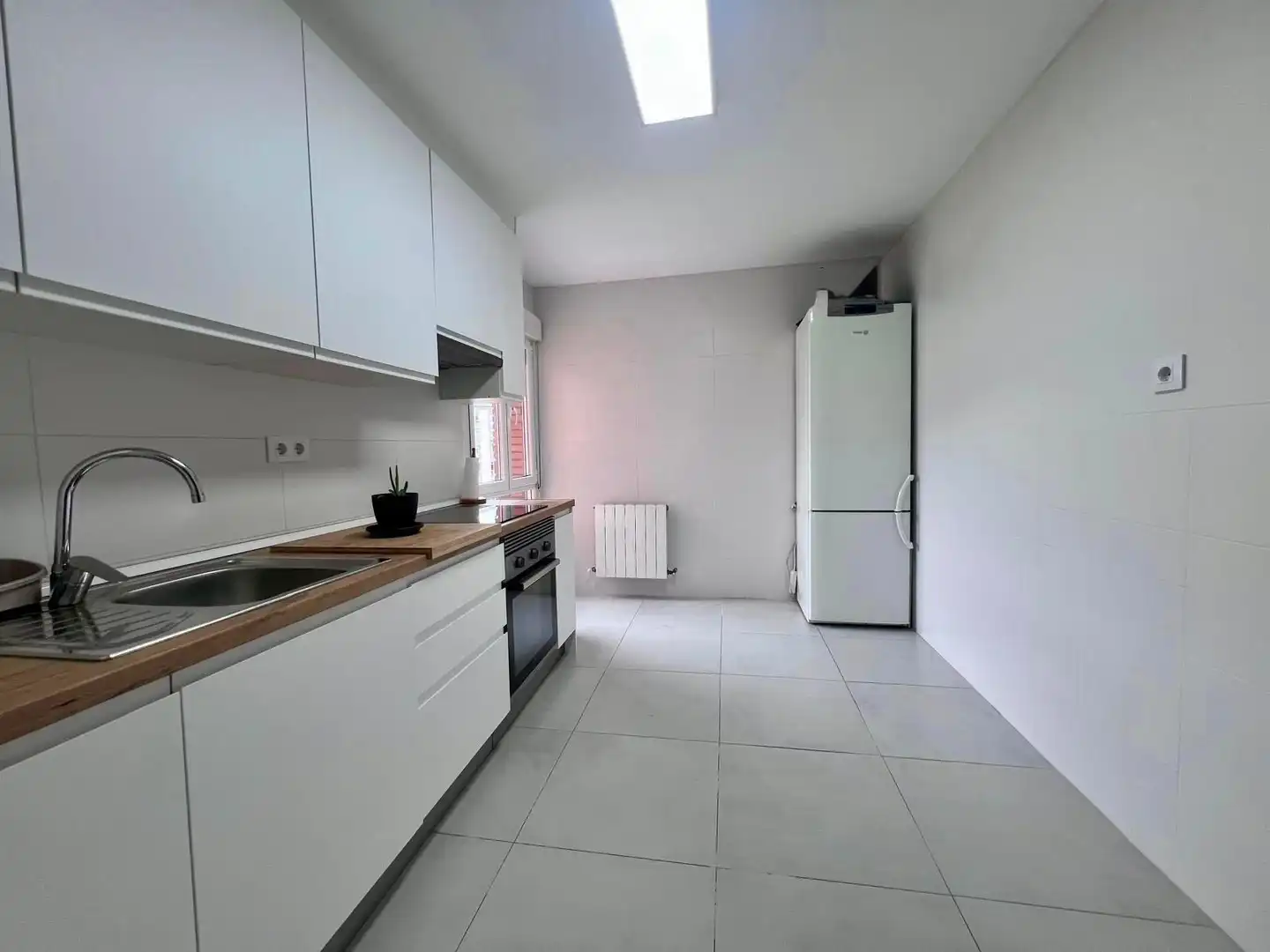 Cuina de Pis en venda en Oviedo  amb Calefacció i Parquet