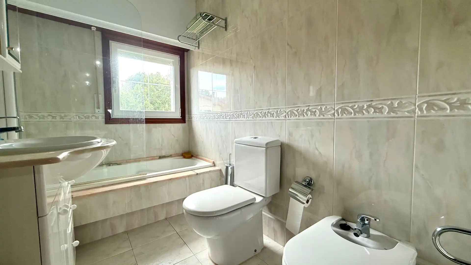 Bathroom of Country homes for sale in Toén  with Heating, Private garden and Storage room