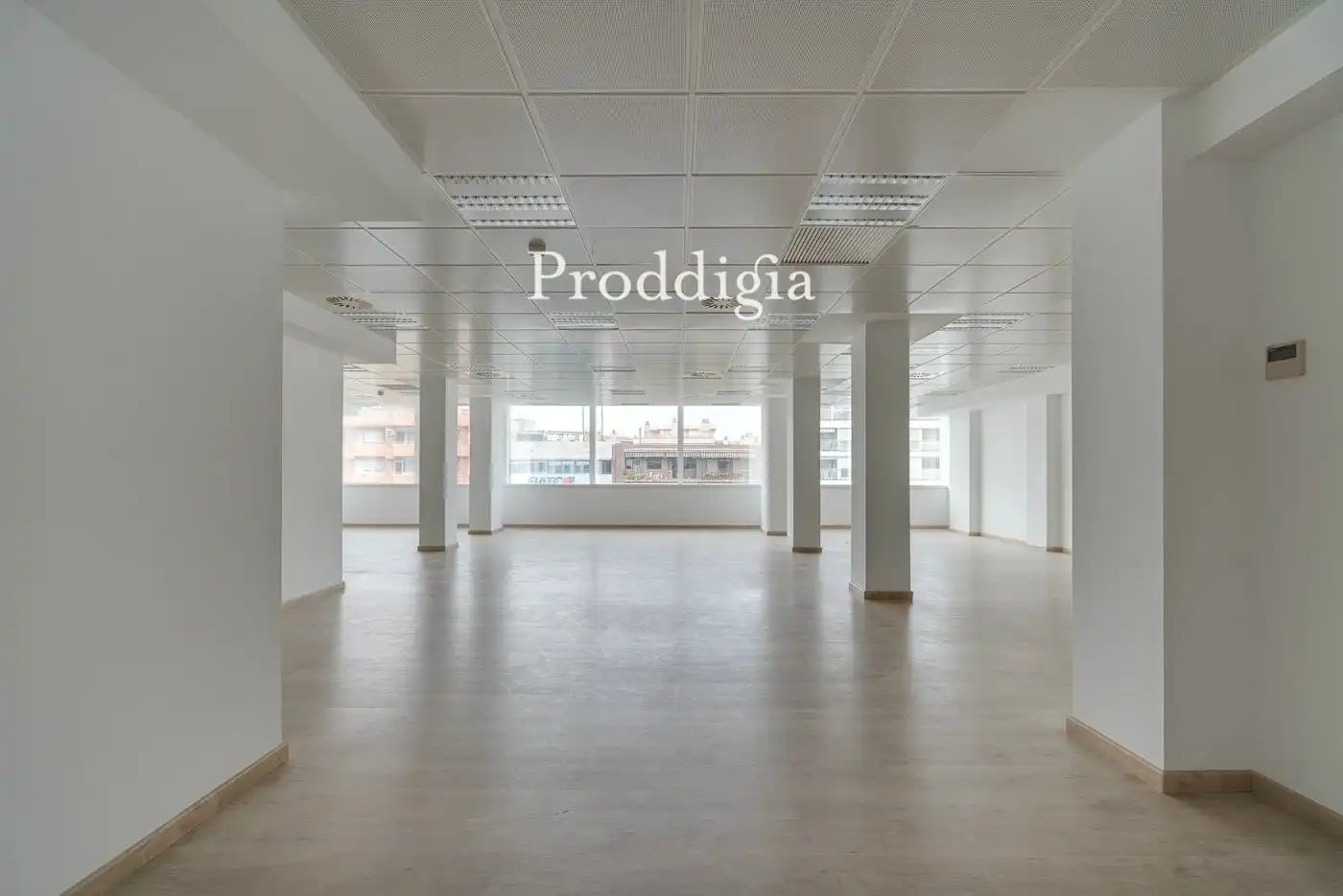 Büro zur Miete in  Barcelona Capital mit Klimaanlage, Heizung und Alarm