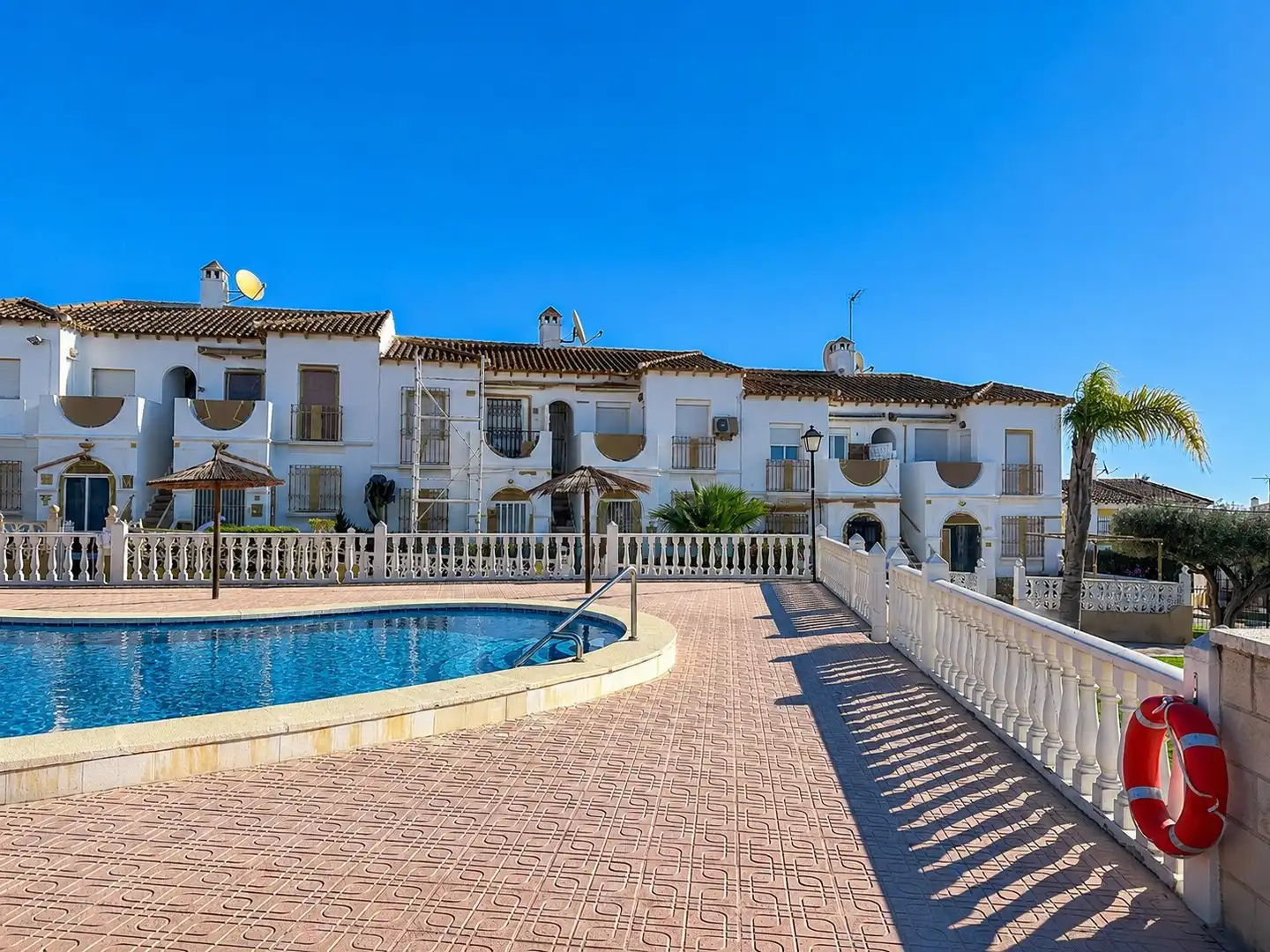 Außenansicht von Haus oder Chalet zum Verkauf in San Miguel de Salinas mit Klimaanlage, Heizung und Terrasse