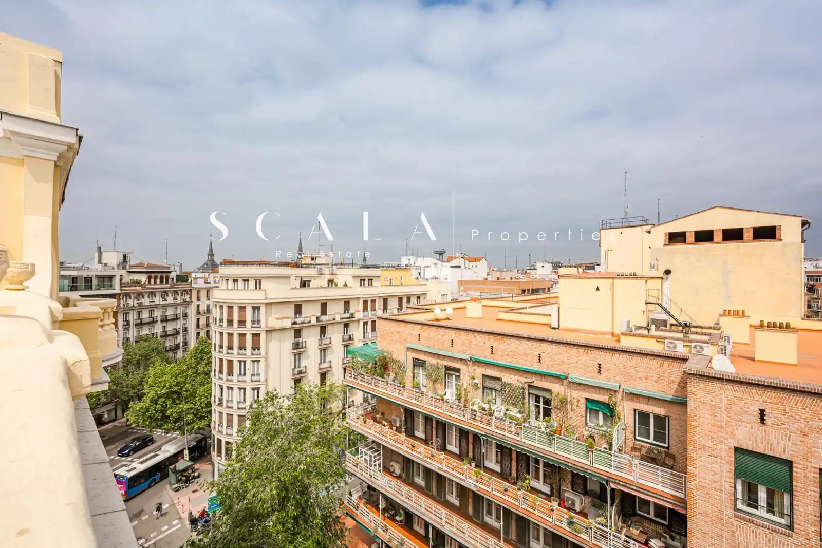Exterior view of Attic for rent in Madrid  with Air Conditioner, Heating and Terrace