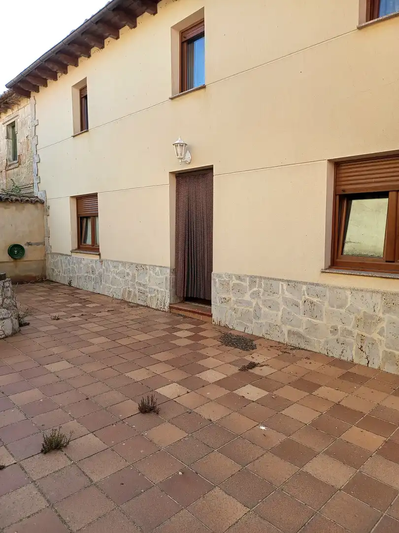Casa o xalet en venda en Dehesa de Romanos  amb Calefacció, Parquet i Traster