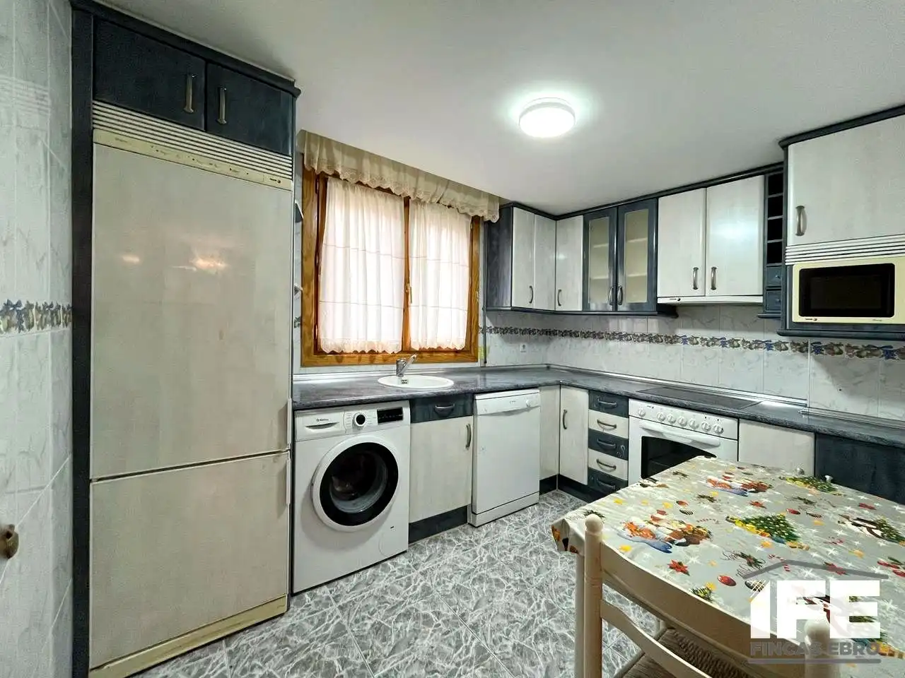 Cuina de Casa o xalet en venda en Alagón amb Jardí privat i Moblat