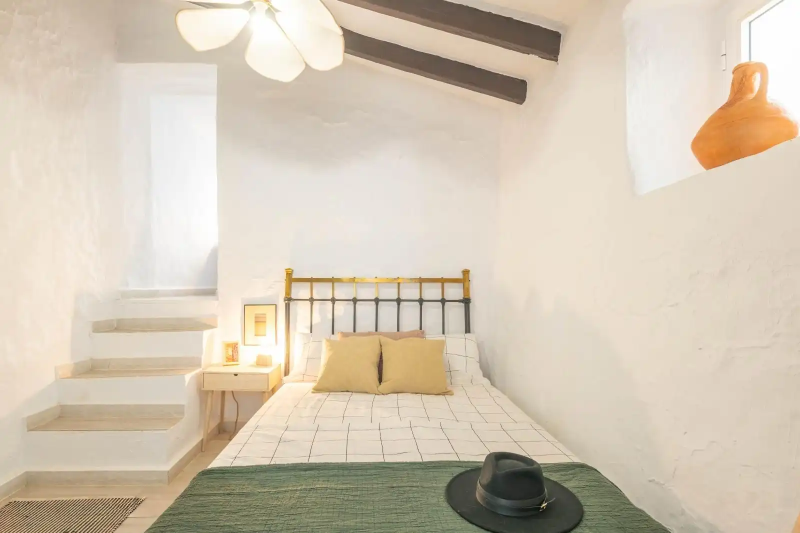 Dormitori de Finca rústica en venda en Moclinejo amb Aire condicionat, Jardí privat i Terrassa