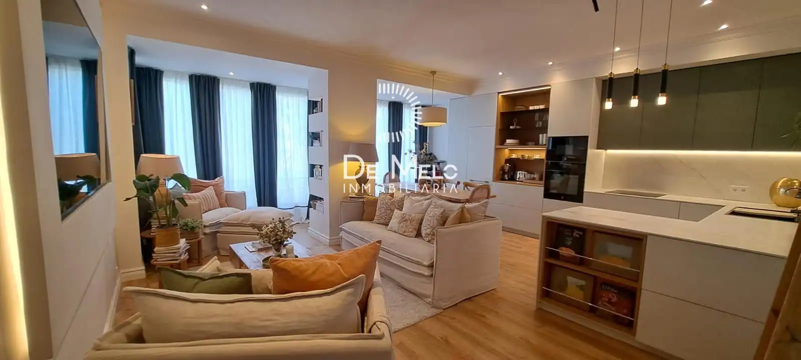Living room of Flat for sale in Barcelona  with Air Conditioner, Heating and Parquet flooring