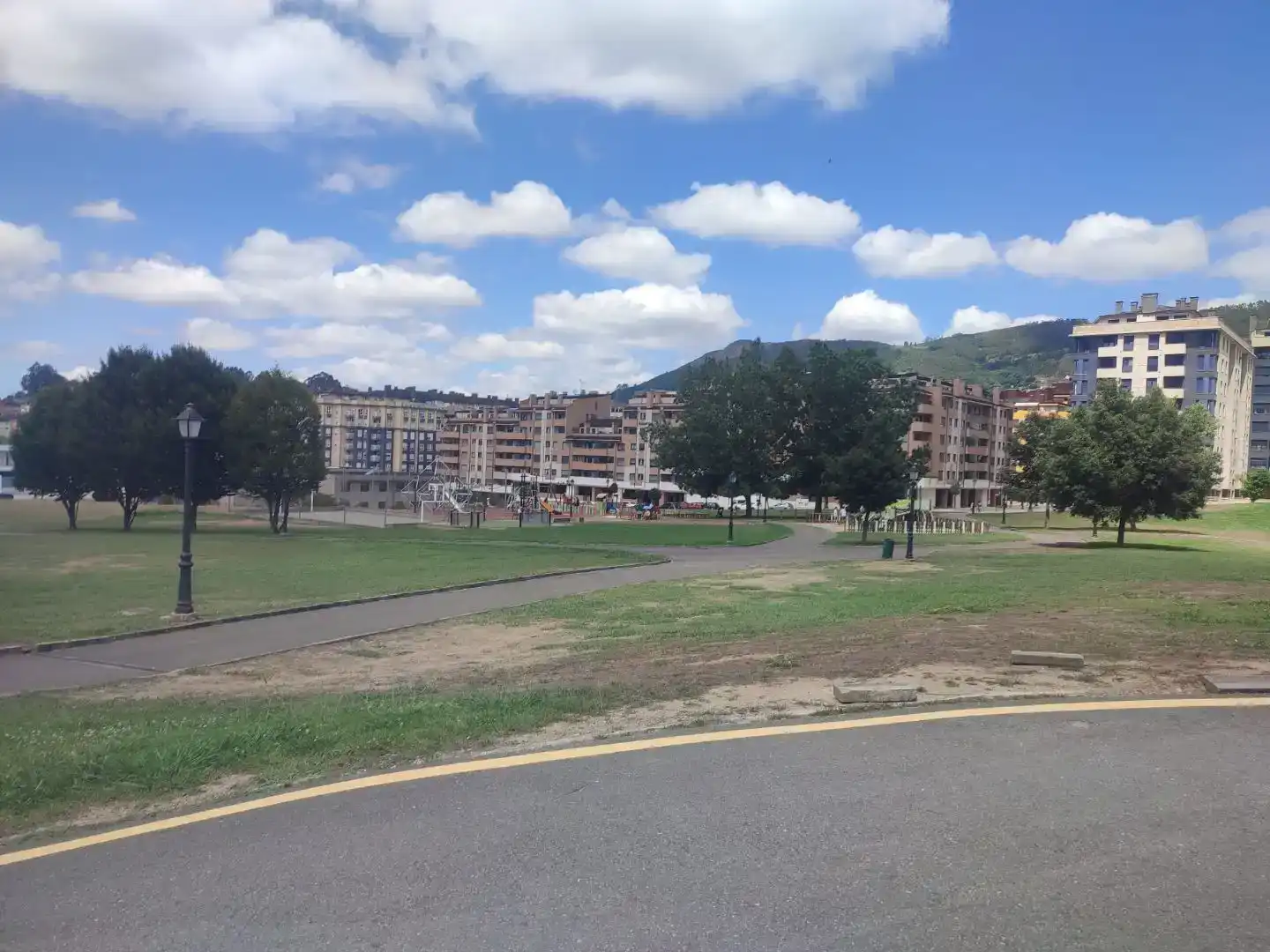 Parking de Piso en venta en Oviedo  con Parquet, Trastero y Piscina