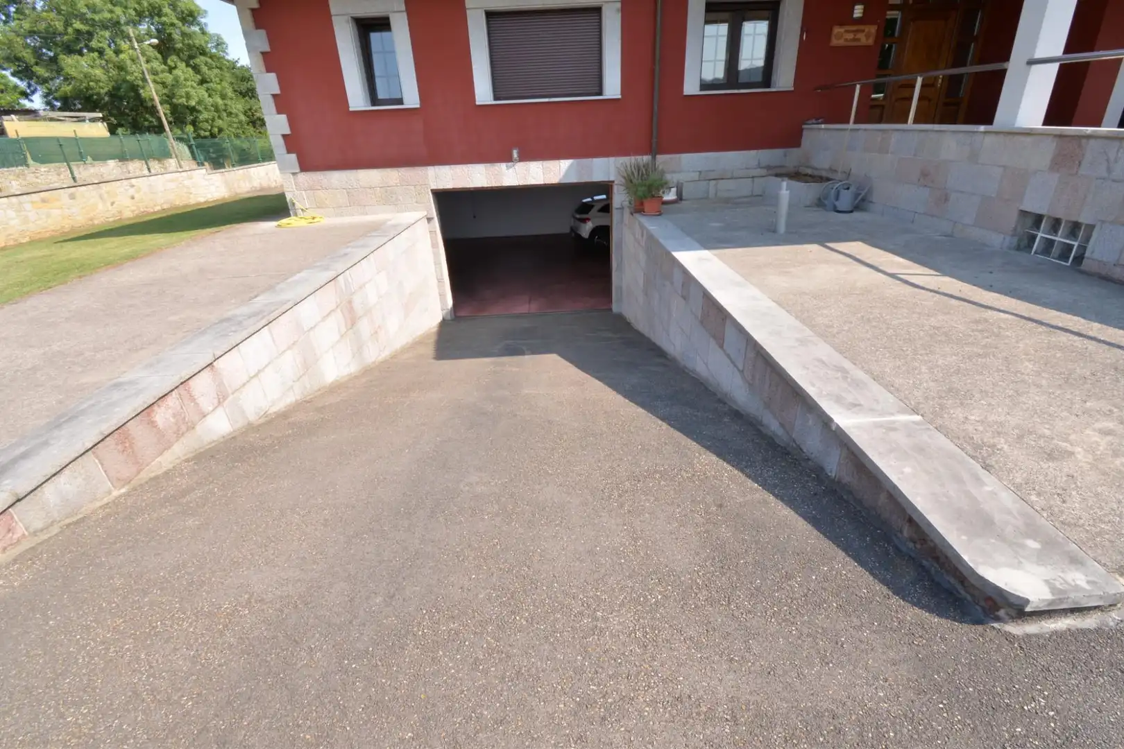 Parking de Casa o chalet en venta en Oviedo  con Calefacción, Jardín privado y Terraza