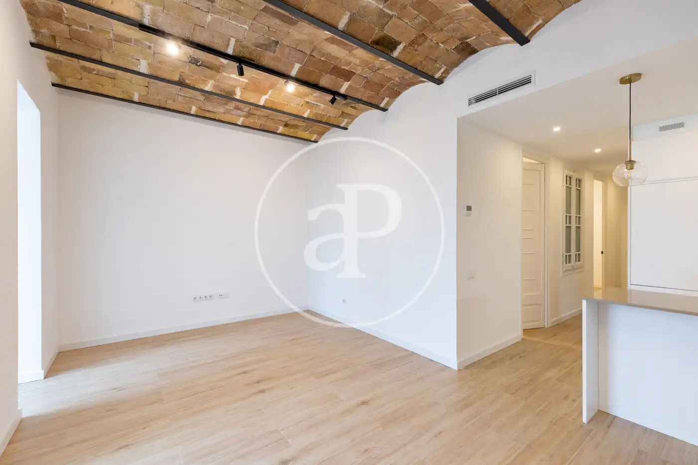 Flat for sale in Barcelona  with Air Conditioner and Heating