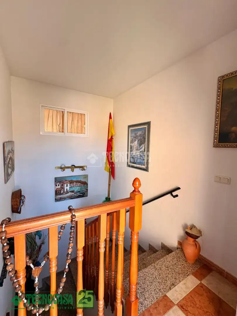 Casa adosada en venta en Lillo con Calefacción