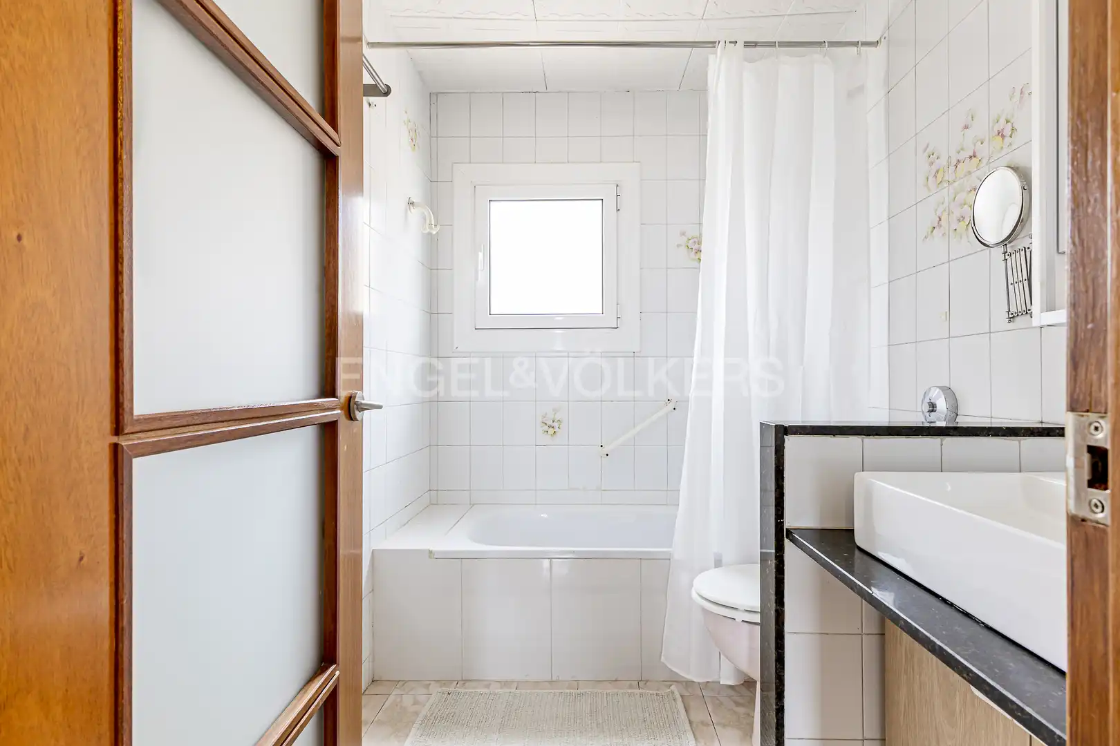 Bathroom of Flat for rent in Castelldefels  with Air Conditioner, Heating and Private garden