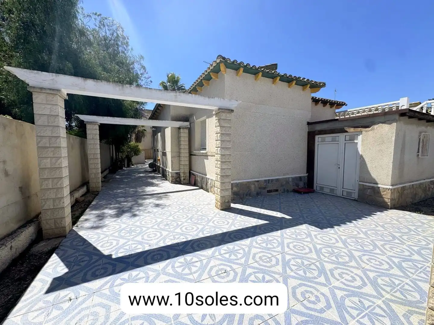 Vista exterior de Casa o xalet en venda en Benferri amb Calefacció, Jardí privat i Terrassa