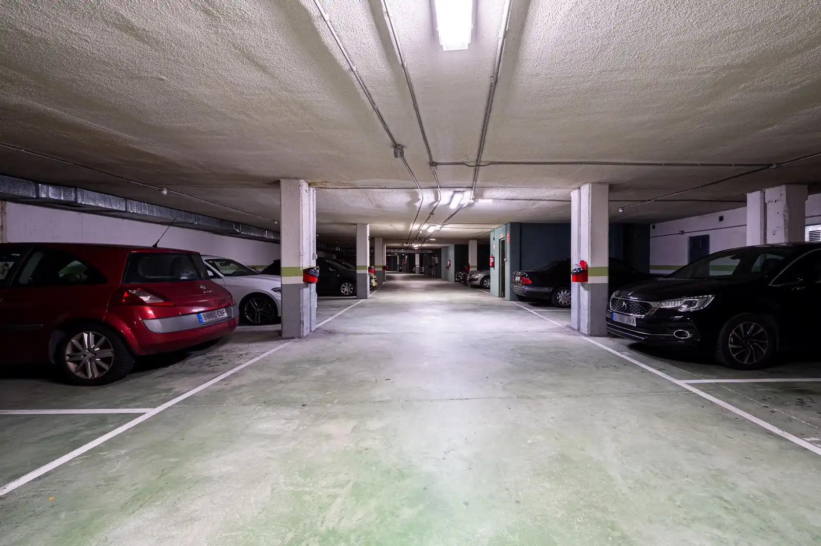 Aparcament de Pis en venda en Oviedo  amb Aire condicionat, Terrassa i Traster