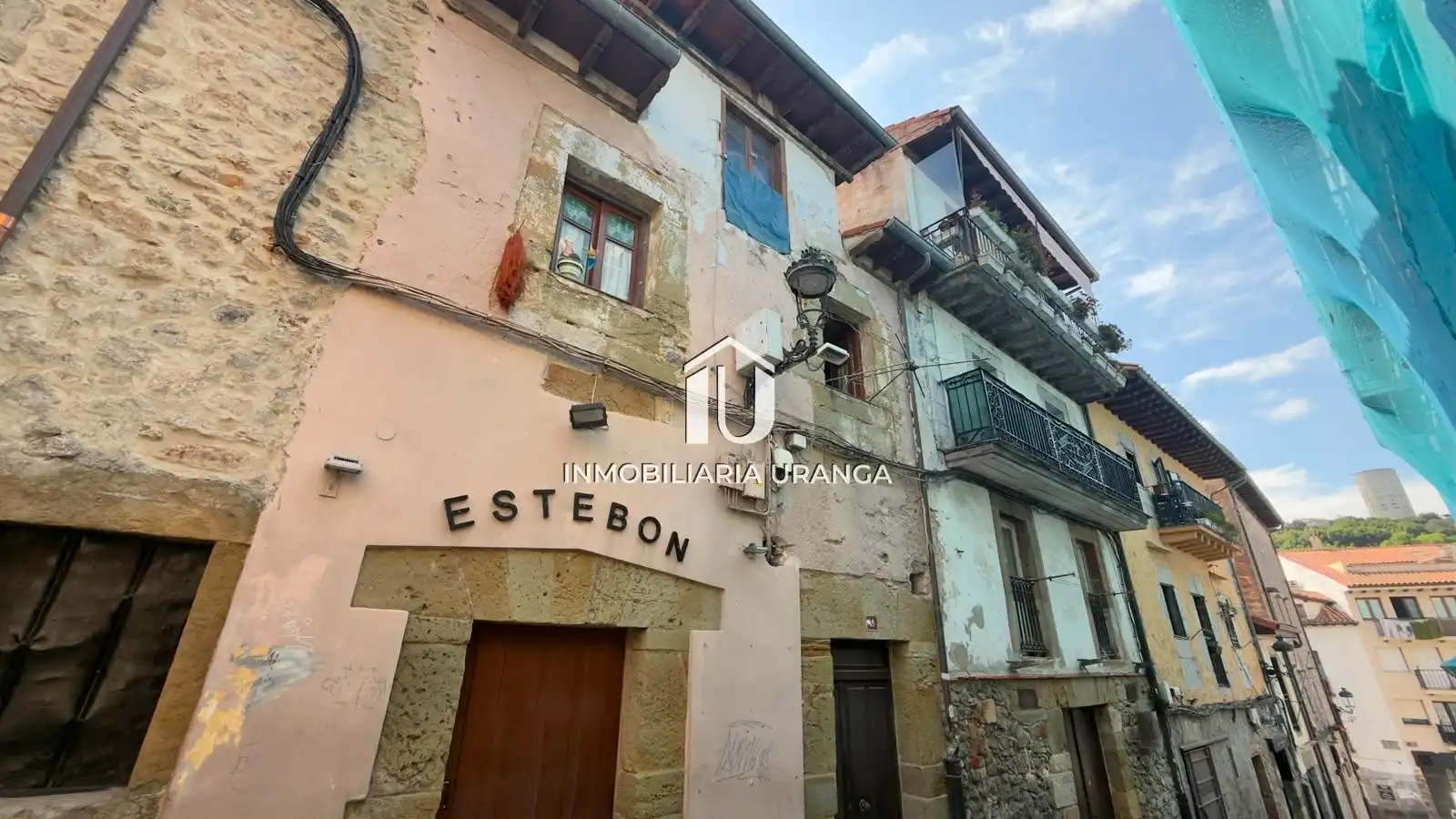 Außenansicht von Wohnung zum Verkauf in Laredo mit Terrasse, Abstellraum und Möbliert