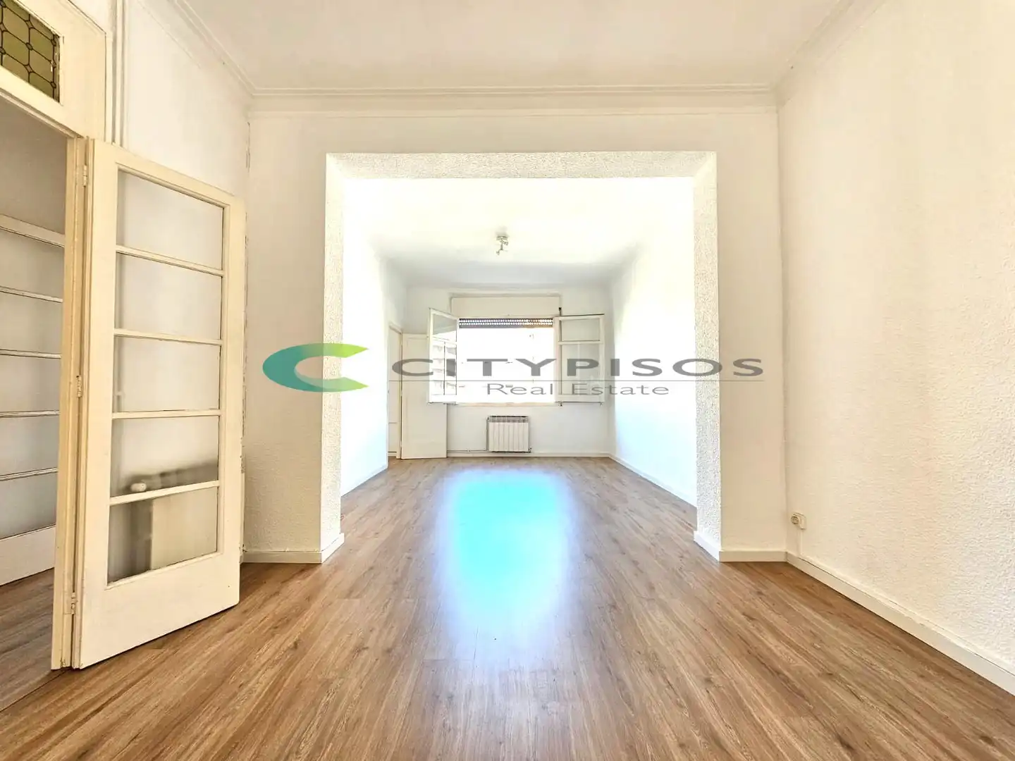 Living room of Flat for sale in Barcelona  with Heating, Parquet flooring and Oven