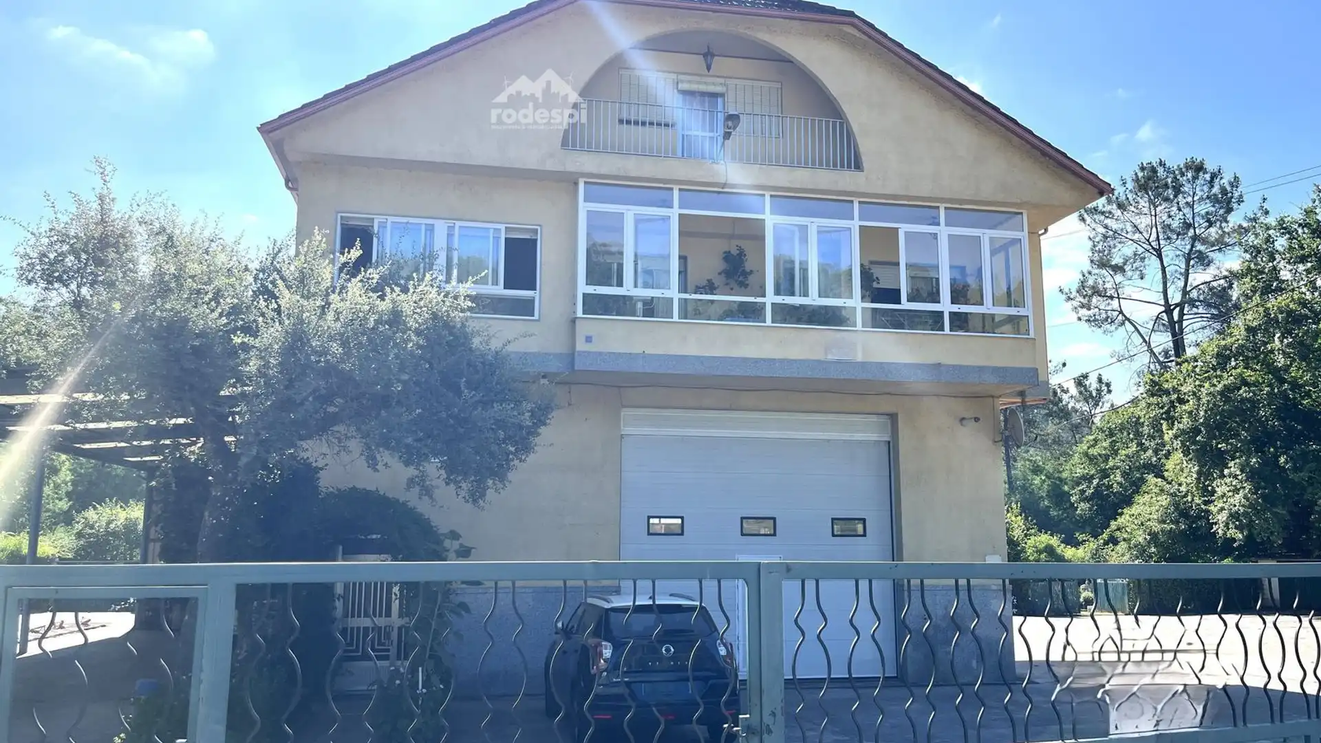 Vista exterior de Casa o xalet en venda en Beade  amb Traster, Piscina i Moblat