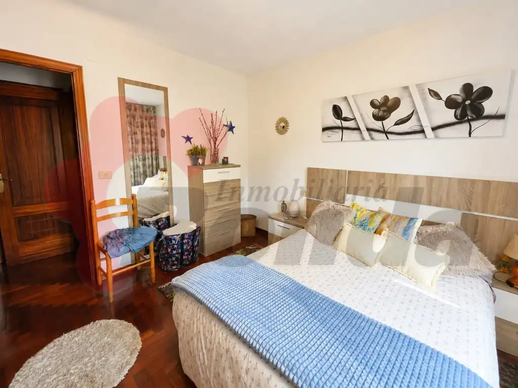 Schlafzimmer von Wohnung zum Verkauf in Lugo mit Möbliert