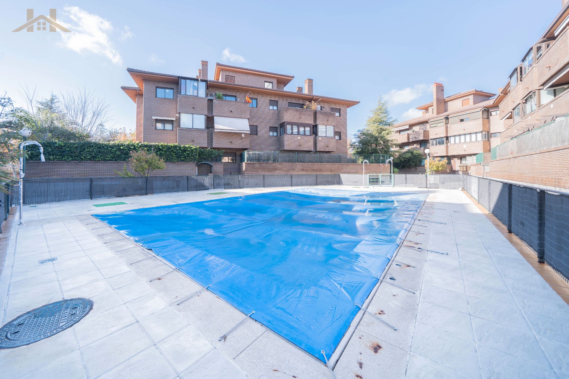 Swimming pool of Flat for sale in Pozuelo de Alarcón  with Air Conditioner, Heating and Terrace