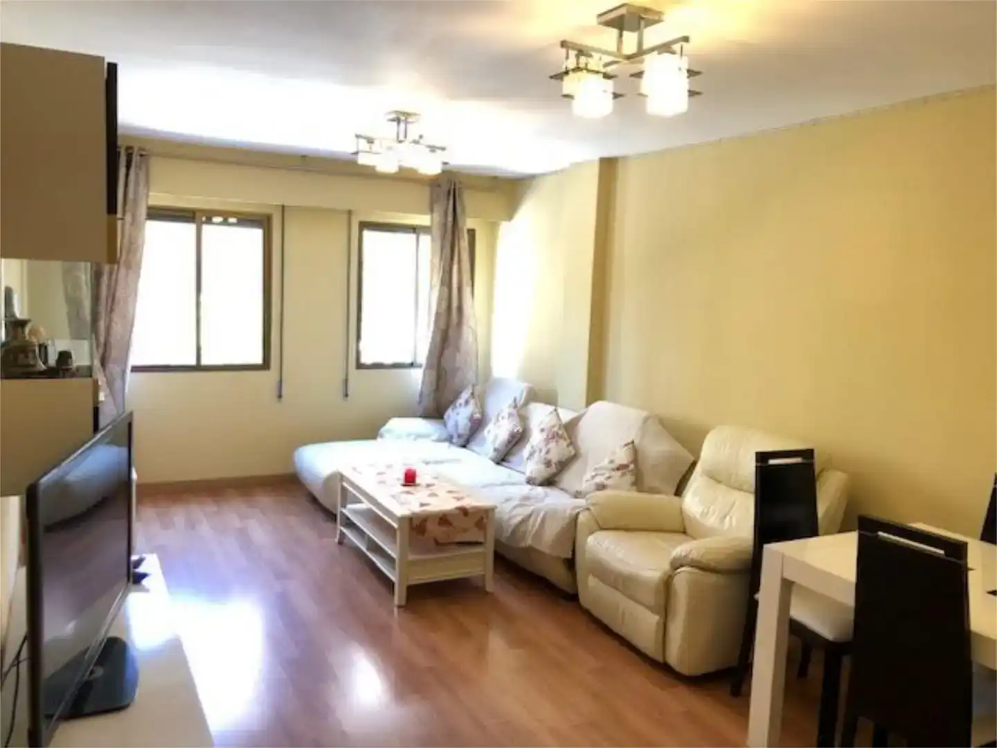 Living room of Flat for sale in  Valencia Capital  with Air Conditioner and Balcony