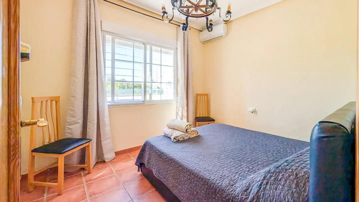 Dormitori de Casa o xalet en venda en Elche / Elx amb Aire condicionat, Jardí privat i Terrassa