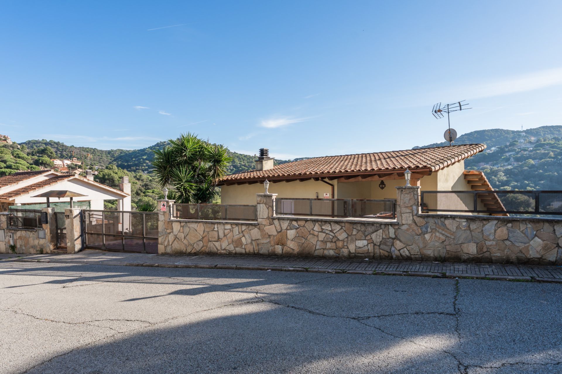 Exterior view of House or chalet for sale in Sant Fost de Campsentelles  with Air Conditioner, Heating and Private garden