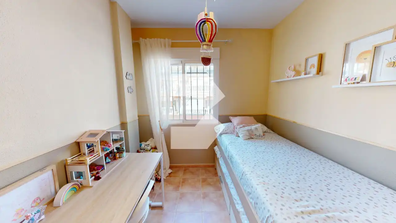 Schlafzimmer von Einfamilien-Reihenhaus zum Verkauf in Mutxamel mit Klimaanlage, Heizung und Terrasse