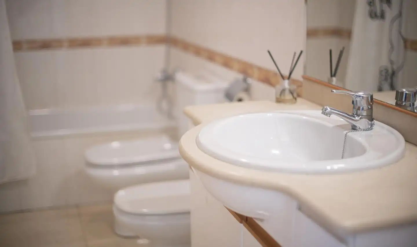 Badezimmer von Einfamilien-Reihenhaus zum Verkauf in Rubí mit Heizung und Möbliert
