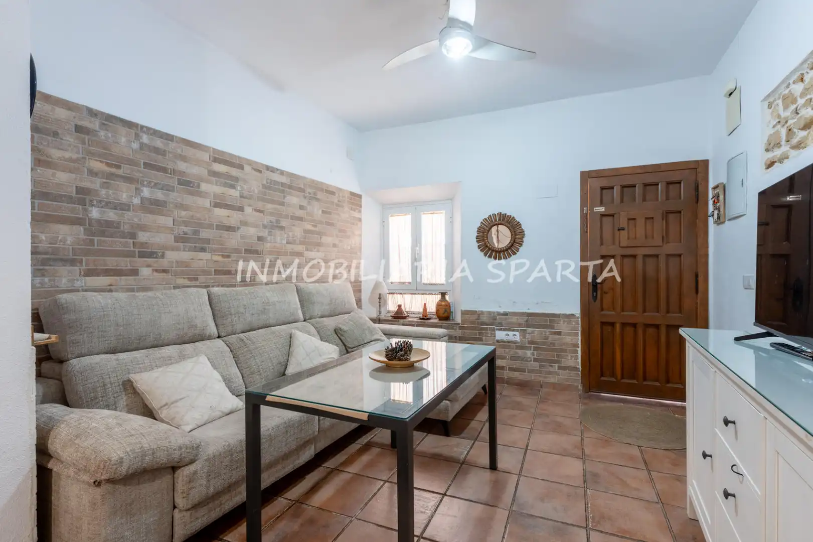 Sala de estar de Casa adosada en venta en Gelves con Terraza, Horno y Lavadora