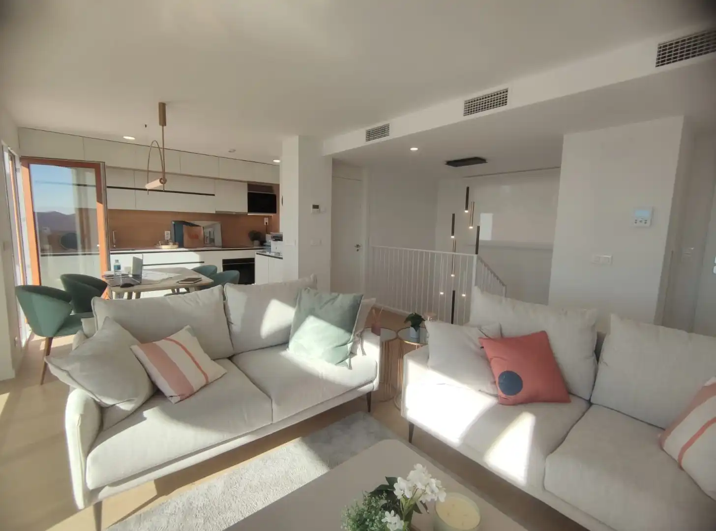 Sala de estar de Casa o chalet en venta en Polop con Aire acondicionado, Calefacción y Jardín privado
