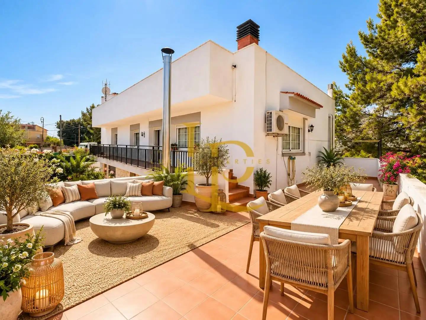Casa amb terrassa en venda a Carrer de Ciurana