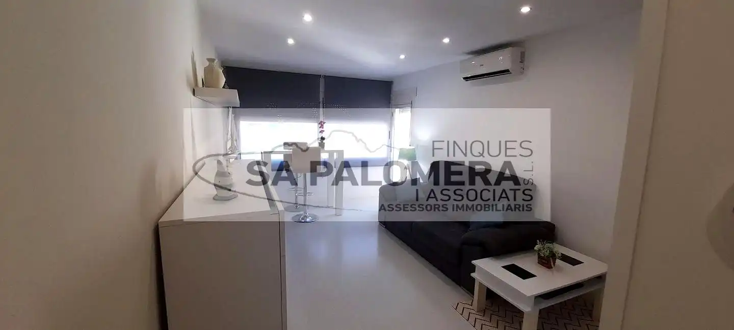 Living room of Flat for sale in Blanes  with Air Conditioner, Parquet flooring and Balcony