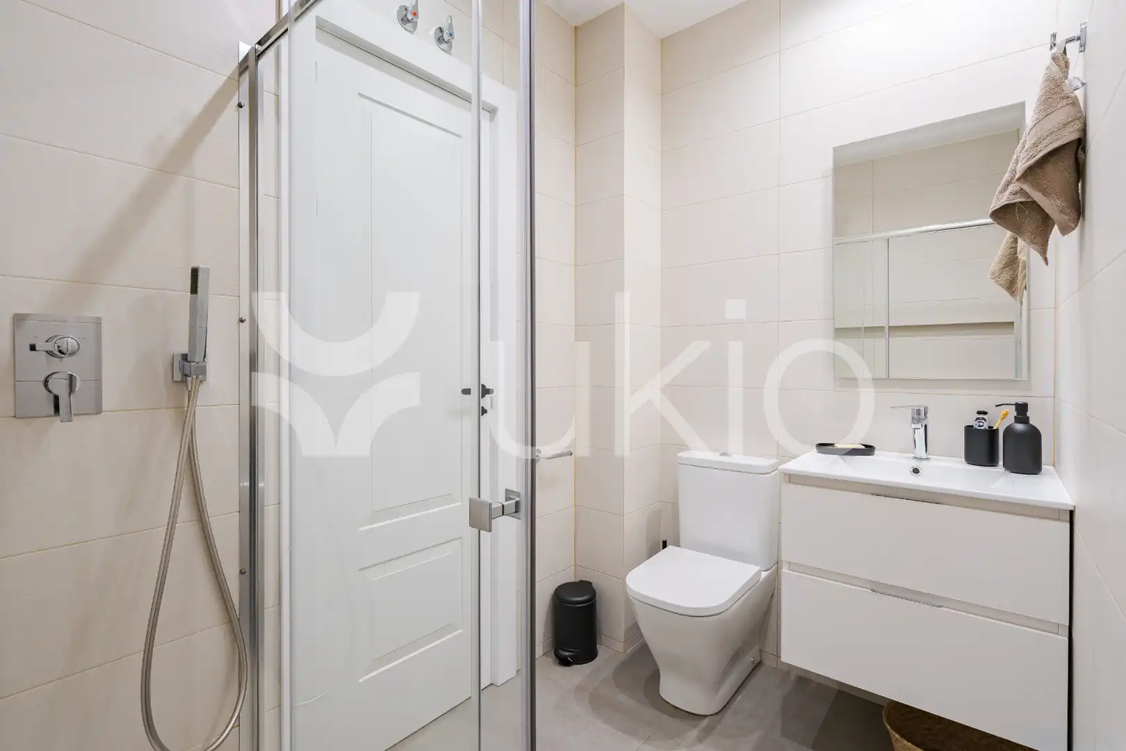 Bany de Apartament de lloguer en Madrid amb Calefacció, Moblat i Forn