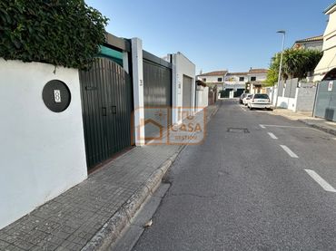 Adossat amb jardí en venda a Calle Enrique Diez Canedo