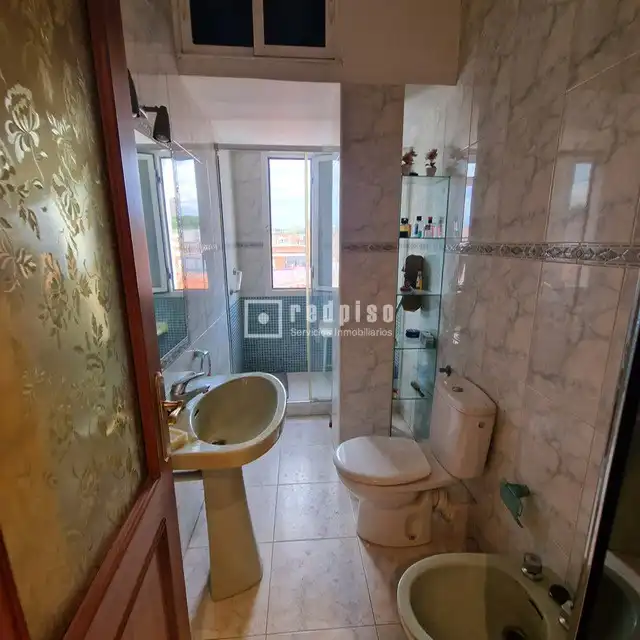 Bathroom of Flat for sale in Madrid  with Heating and Parquet flooring