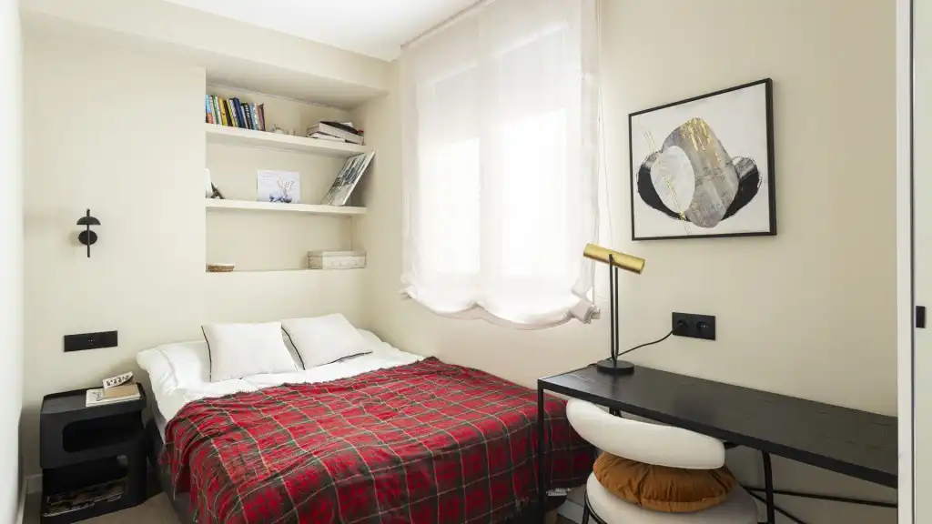 Dormitori de Apartament en venda en Barcelona amb Aire condicionat i Moblat